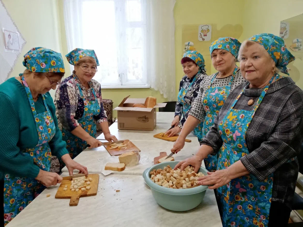 ОРГАНИЗАЦИИ СОЦИАЛЬНОГО ОБСЛУЖИВАНИЯ ОКАЗЫВАЮТ ПОМОЩЬ УЧАСТНИКАМ СВО